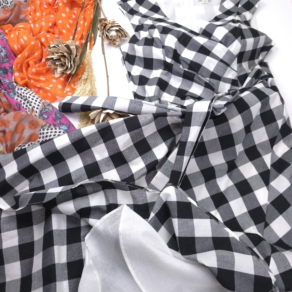 Calvin Klein Black and White Checkered Dress. Sz 6 - Picture 9 of 12